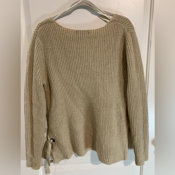 Medium Tan women’s sweater, boho style, P2P 20, Preloved in great condition - Picture 2 of 5